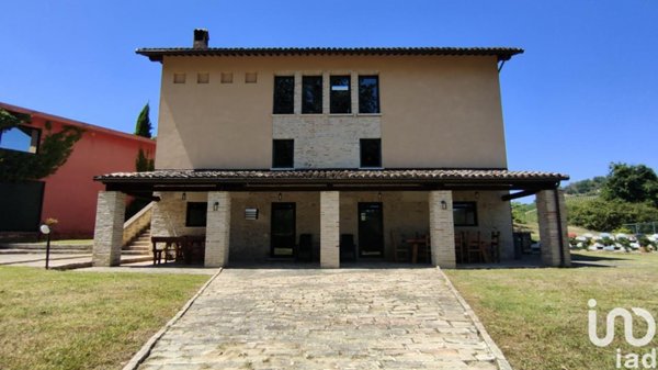 casa indipendente in vendita a Carassai