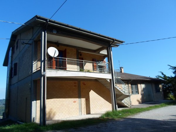 intera palazzina in vendita a Carassai