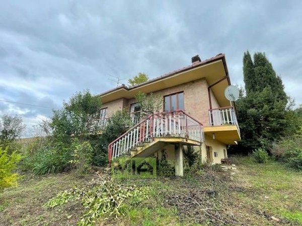 casa indipendente in vendita a Carassai
