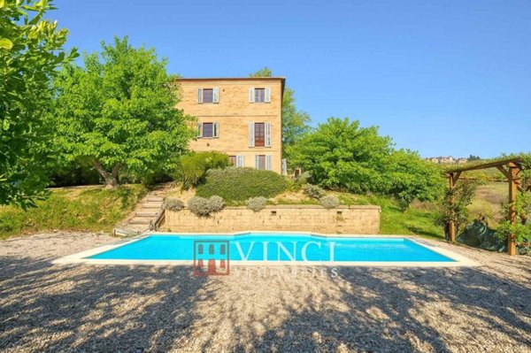 casa indipendente in vendita a Carassai