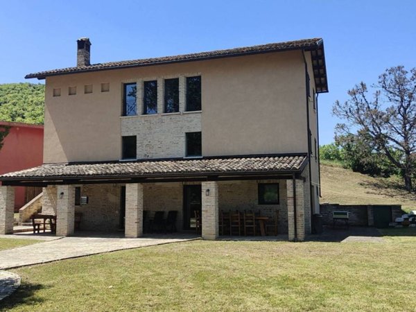 casa indipendente in vendita a Carassai