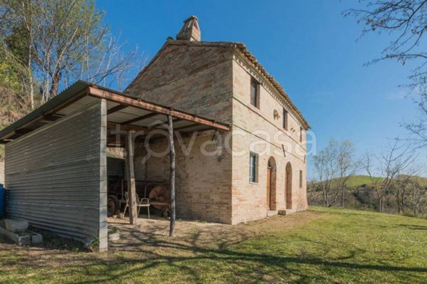 casale in vendita a Carassai