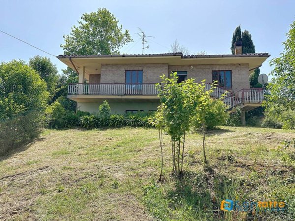 casa indipendente in vendita a Carassai