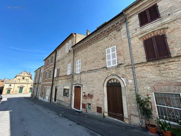 casa semindipendente in vendita a Carassai