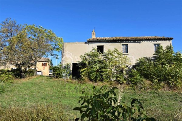 casa indipendente in vendita a Carassai