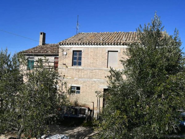casa indipendente in vendita a Carassai