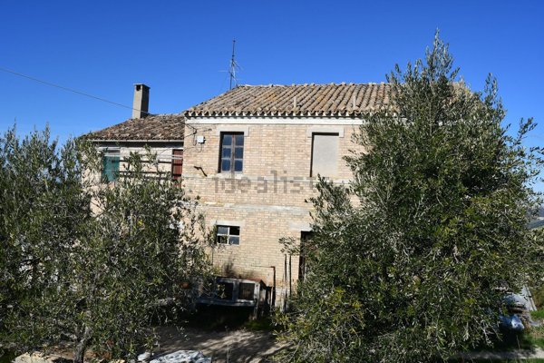 casa indipendente in vendita a Carassai