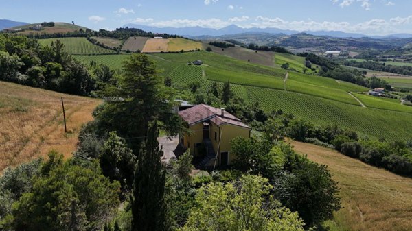 casa indipendente in vendita a Carassai