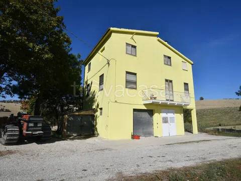 casa indipendente in vendita a Carassai