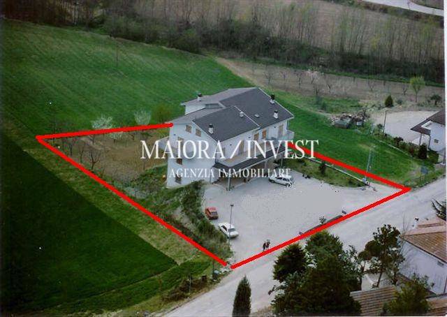 casa indipendente in vendita a Carassai