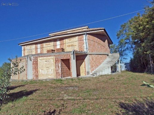 casa indipendente in vendita a Carassai