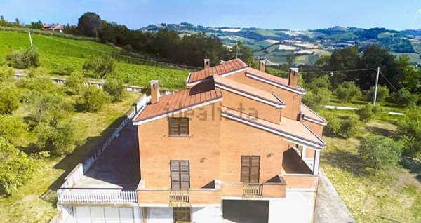 casa indipendente in vendita a Carassai