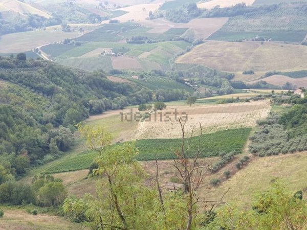 terreno edificabile in vendita a Carassai