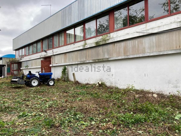 capannone in vendita a Carassai