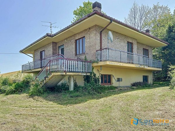 casa indipendente in vendita a Carassai