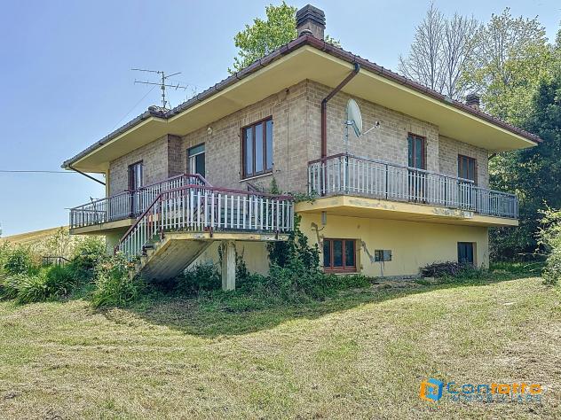 casa indipendente in vendita a Carassai