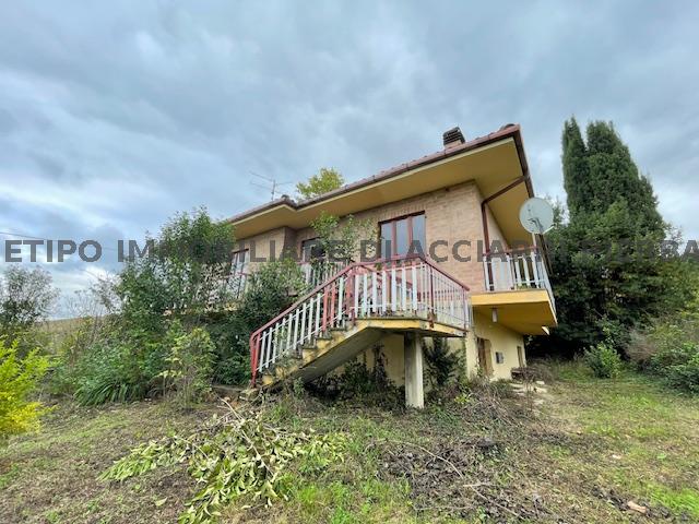 casa indipendente in vendita a Carassai