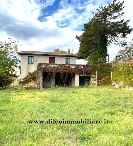 casa indipendente in vendita a Carassai