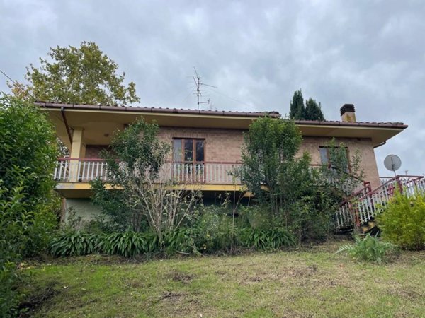 casa indipendente in vendita a Carassai