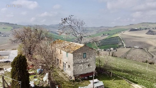 casale in vendita a Carassai
