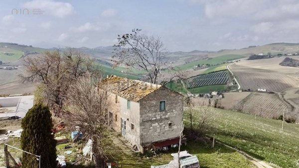 casale in vendita a Carassai