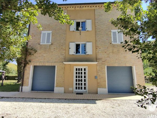 casa indipendente in vendita a Carassai