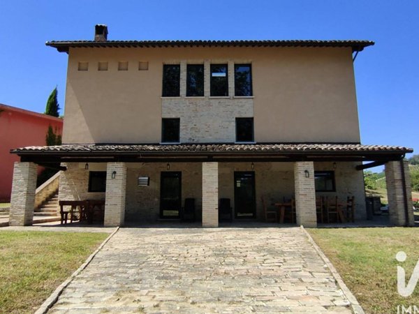 casa indipendente in vendita a Carassai