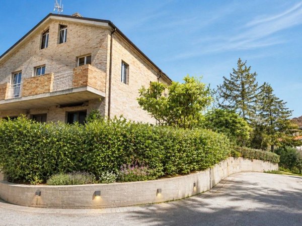casale in vendita a Carassai