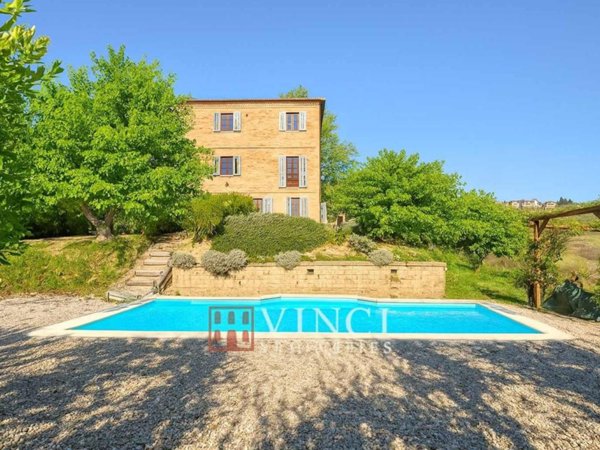 casa indipendente in vendita a Carassai