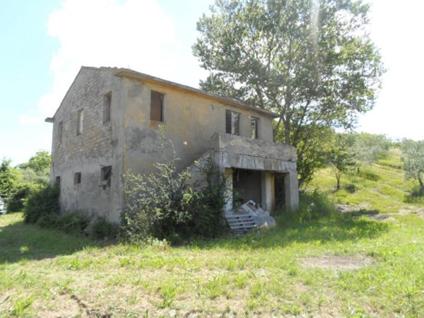 casa indipendente in vendita a Carassai in zona Rocca di Monte Varmine