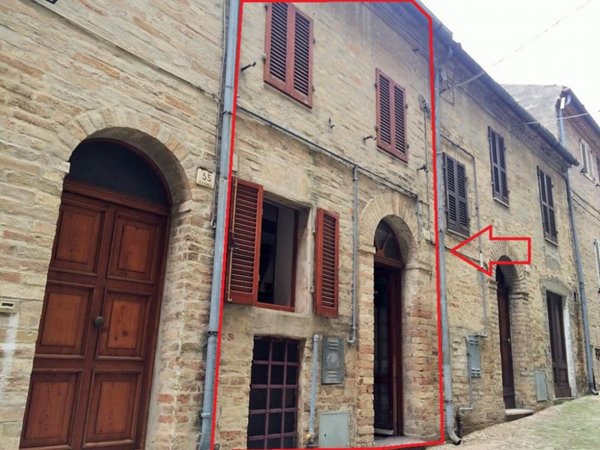 casa indipendente in vendita a Carassai