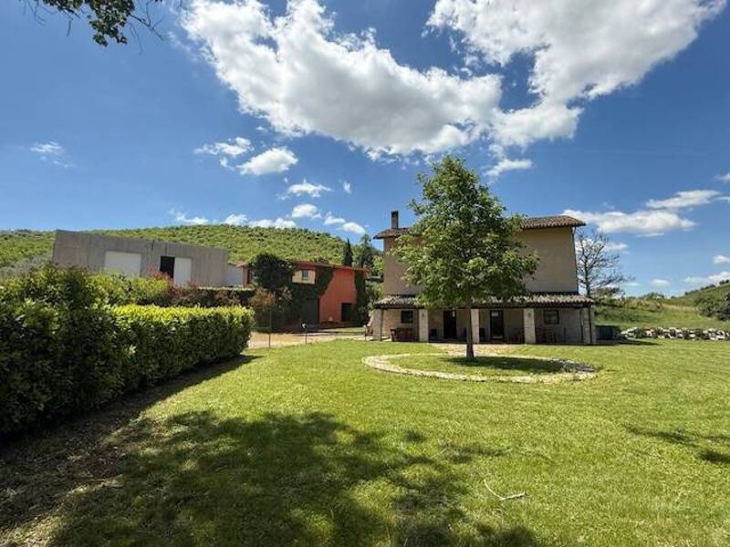 azienda agricola in vendita a Carassai in zona Rocca di Monte Varmine