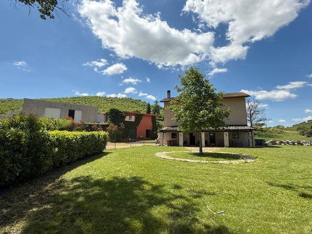 azienda agricola in vendita a Carassai in zona Rocca di Monte Varmine