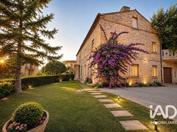 casa indipendente in vendita a Carassai