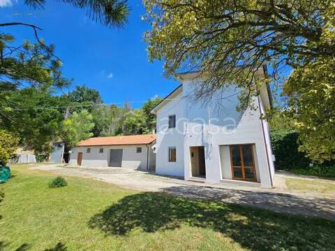 casa indipendente in vendita a Carassai in zona Rocca di Monte Varmine