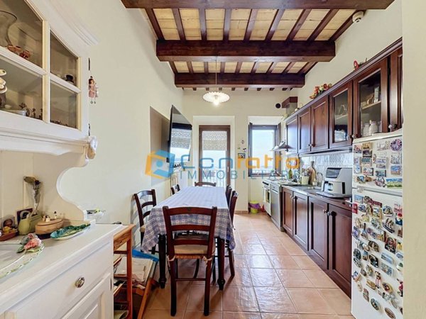 casa indipendente in vendita a Carassai