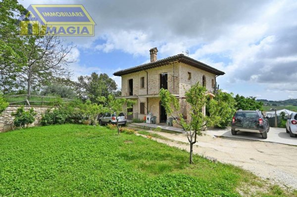 casa indipendente in vendita a Castel di Lama