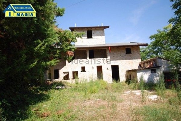 casale in vendita a Castel di Lama