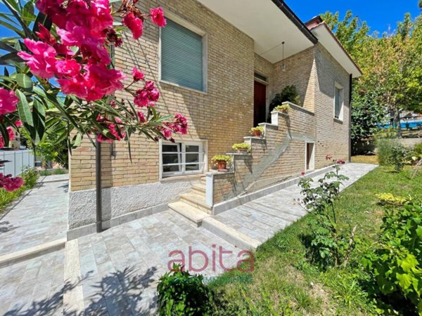 casa indipendente a Castel di Lama in zona Piattoni/Villa Sant'Antonio