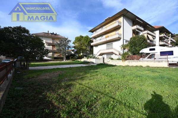 locale commerciale in vendita a Castel di Lama