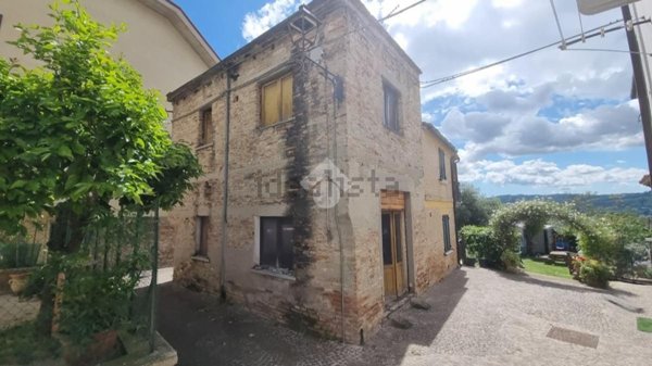 casa semindipendente in vendita a Castel di Lama