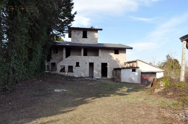 casa indipendente in vendita a Castel di Lama