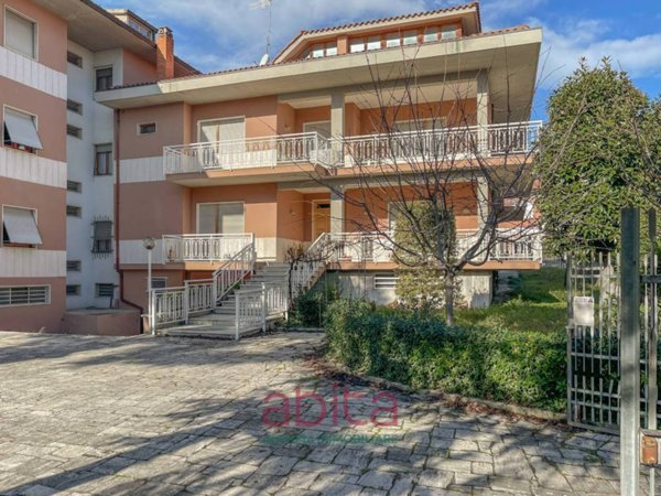 intera palazzina in vendita a Castel di Lama in zona Piattoni/Villa Sant'Antonio
