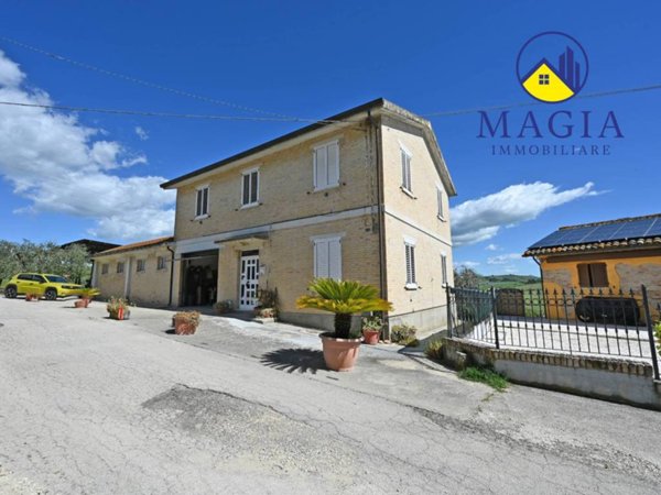 casa indipendente in vendita a Castel di Lama