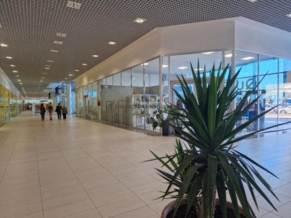 locale commerciale in vendita a Castel di Lama