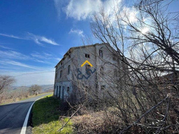 casa indipendente in vendita a Castignano