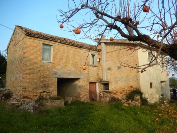 casa indipendente in vendita a Castignano