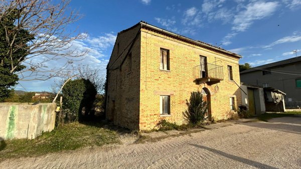 casa indipendente in vendita a Castignano