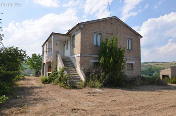 casa indipendente in vendita a Castignano
