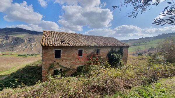 casa indipendente in vendita a Castignano in zona Ripaberarda